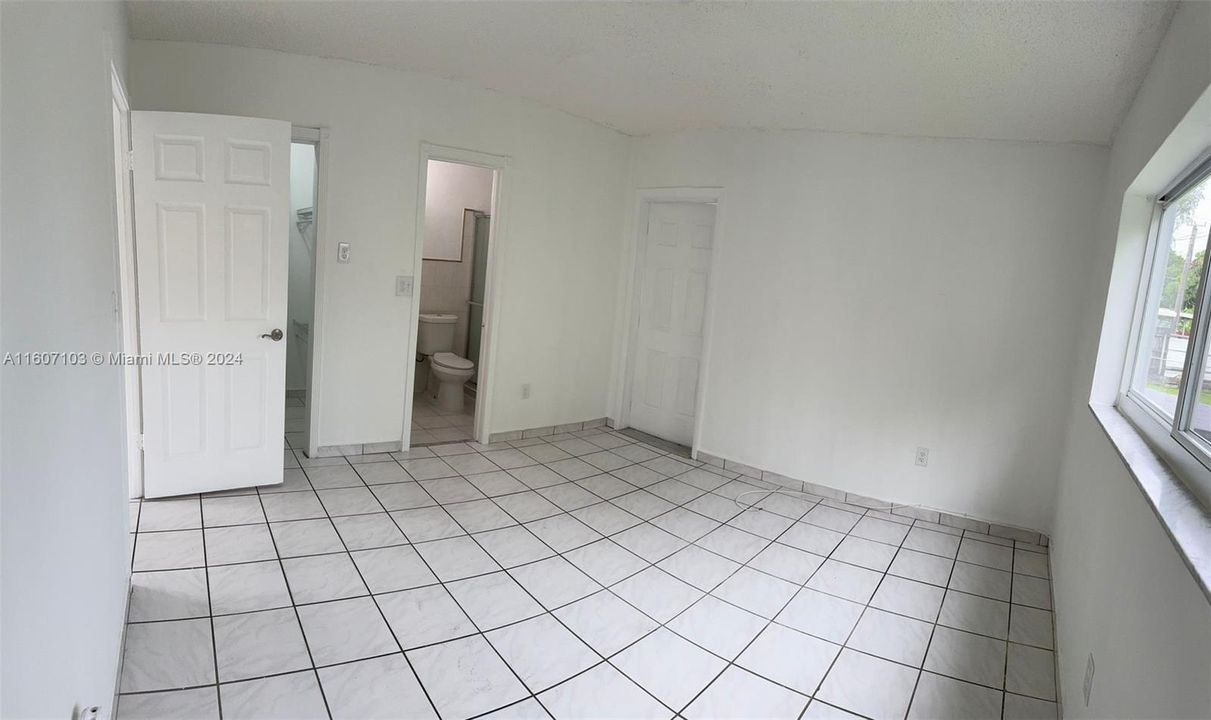 Active With Contract: $1,800 (1 beds, 1 baths, 0 Square Feet)