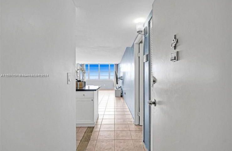For Sale: $232,000 (1 beds, 2 baths, 861 Square Feet)