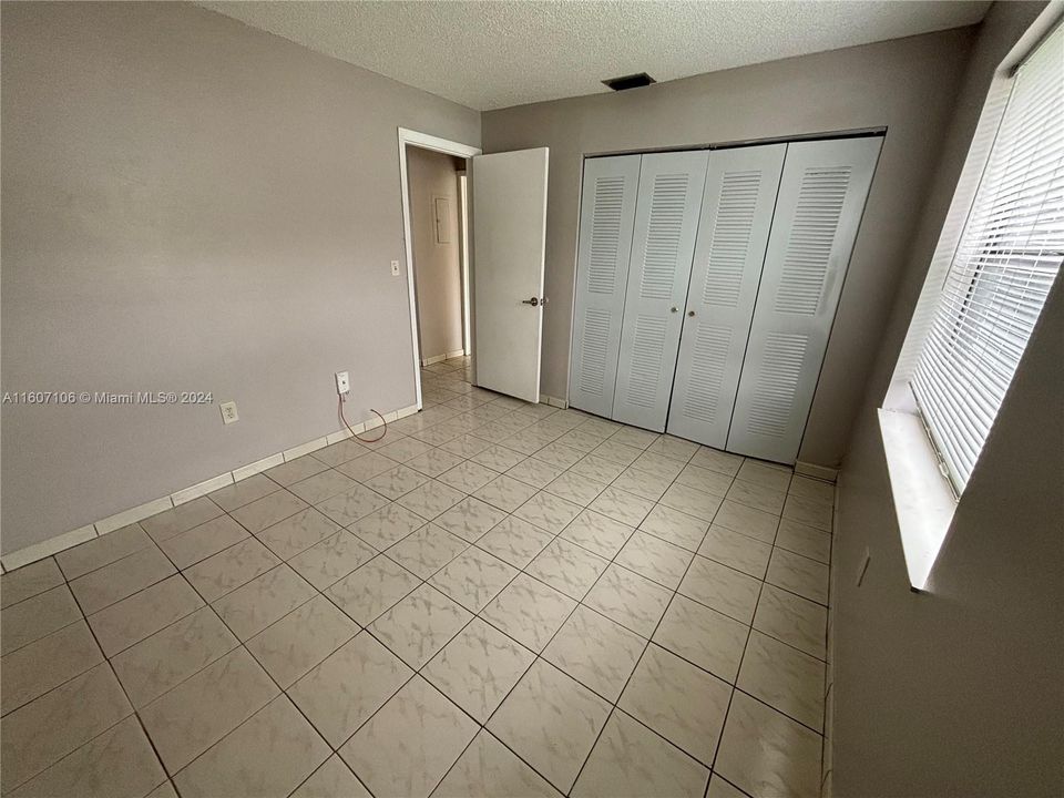 For Sale: $315,000 (2 beds, 2 baths, 856 Square Feet)