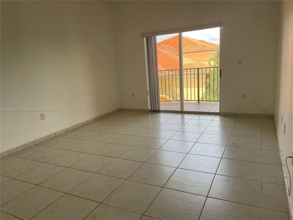 For Rent: $2,500 (2 beds, 2 baths, 870 Square Feet)