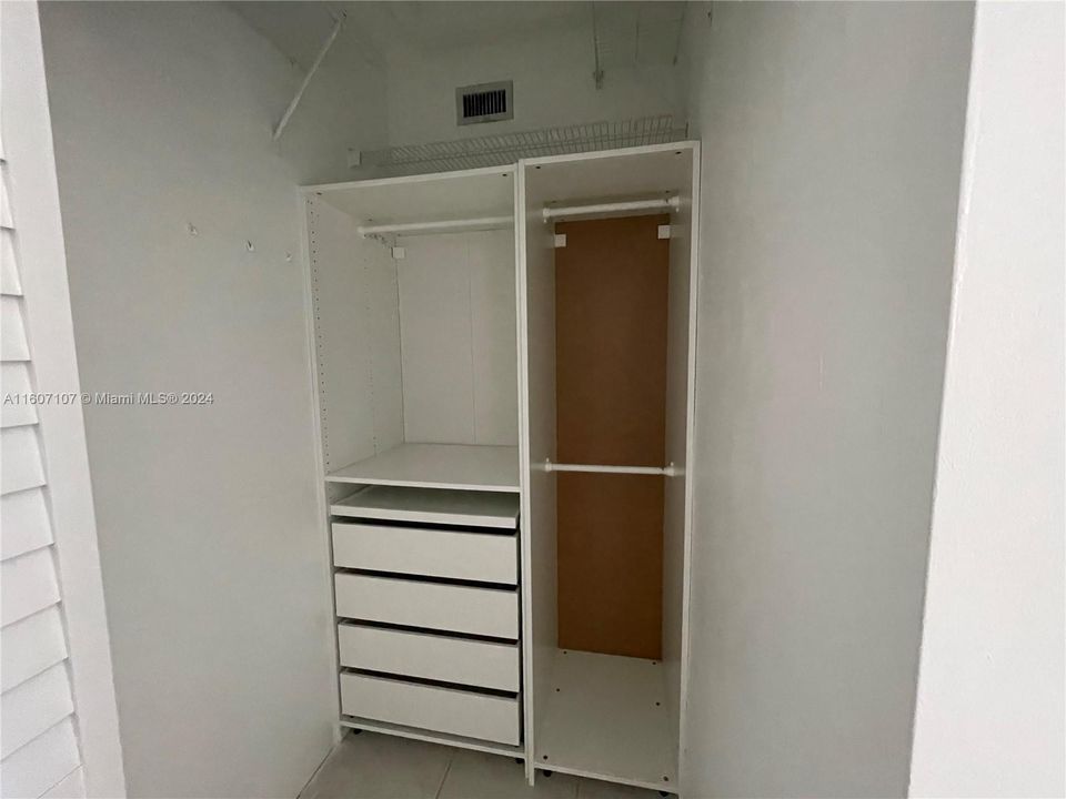 В аренду: $2,500 (2 спален, 2 ванн, 870 Квадратных фут)