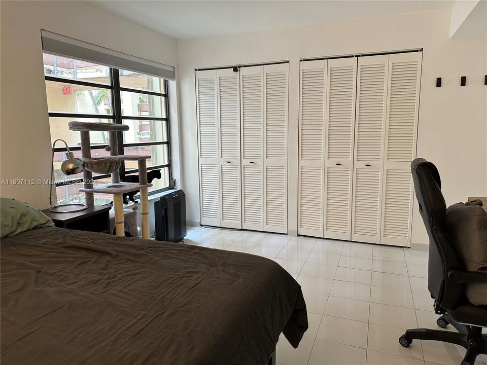 Active With Contract: $2,450 (2 beds, 2 baths, 1040 Square Feet)