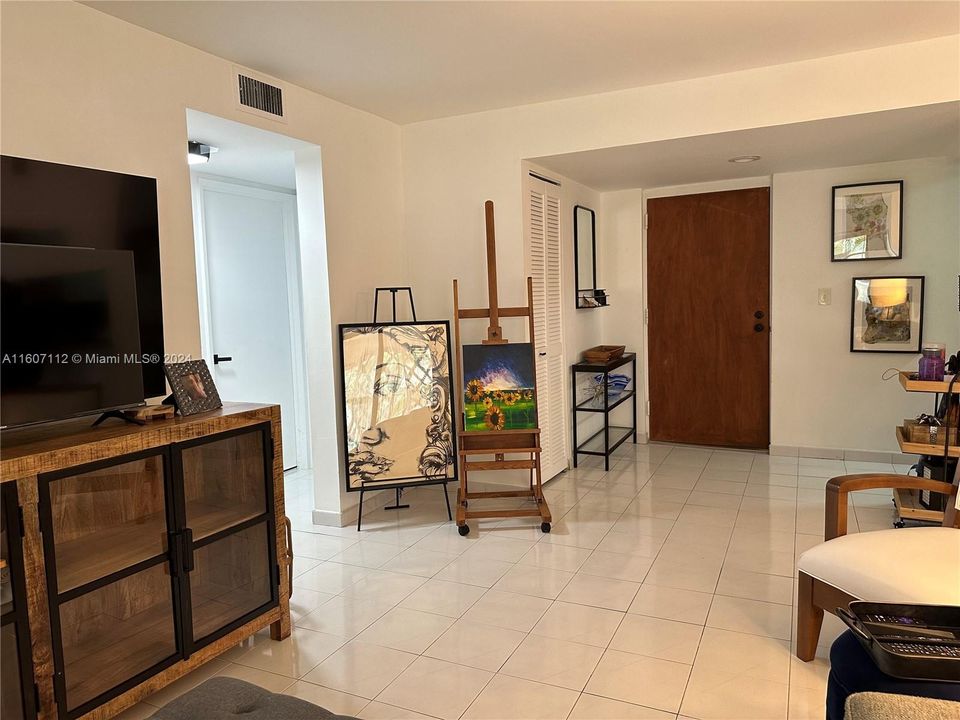 Active With Contract: $2,450 (2 beds, 2 baths, 1040 Square Feet)