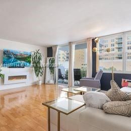 For Sale: $335,000 (2 beds, 2 baths, 1000 Square Feet)