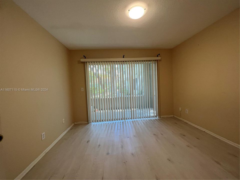 For Rent: $1,900 (1 beds, 1 baths, 702 Square Feet)