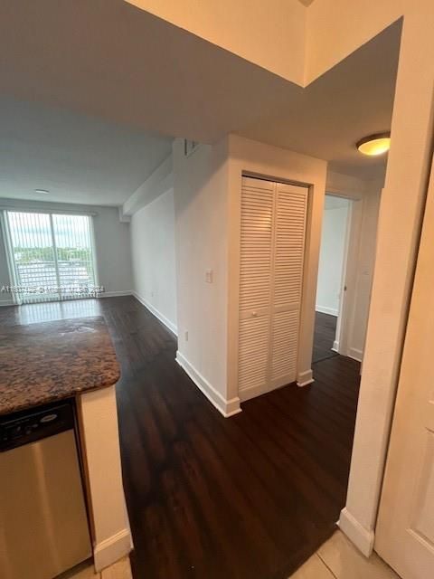 For Rent: $2,500 (2 beds, 2 baths, 1036 Square Feet)