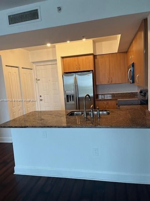 For Rent: $2,500 (2 beds, 2 baths, 1036 Square Feet)