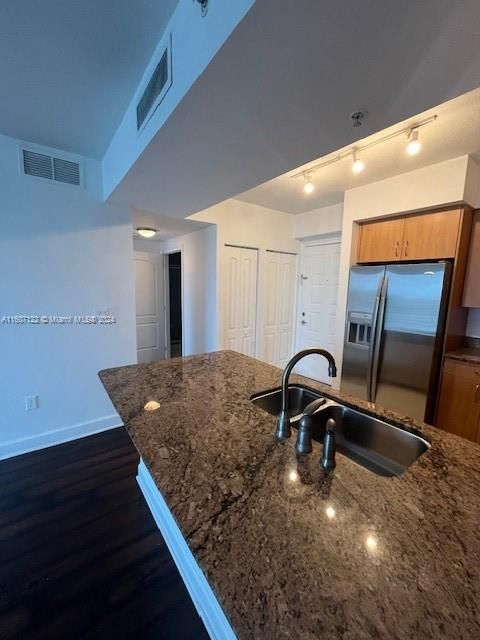 For Rent: $2,500 (2 beds, 2 baths, 1036 Square Feet)