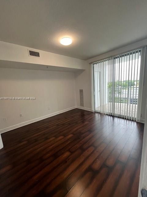 For Rent: $2,500 (2 beds, 2 baths, 1036 Square Feet)