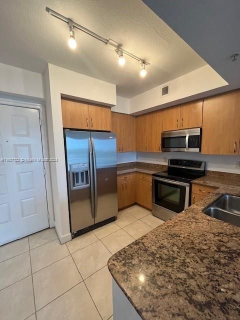 For Rent: $2,500 (2 beds, 2 baths, 1036 Square Feet)