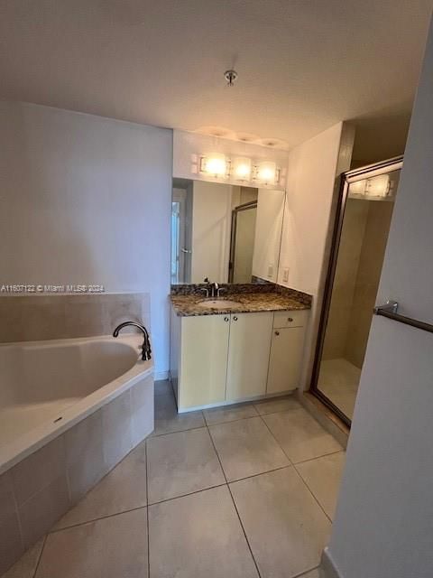 For Rent: $2,500 (2 beds, 2 baths, 1036 Square Feet)