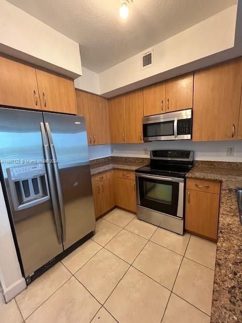 For Rent: $2,500 (2 beds, 2 baths, 1036 Square Feet)