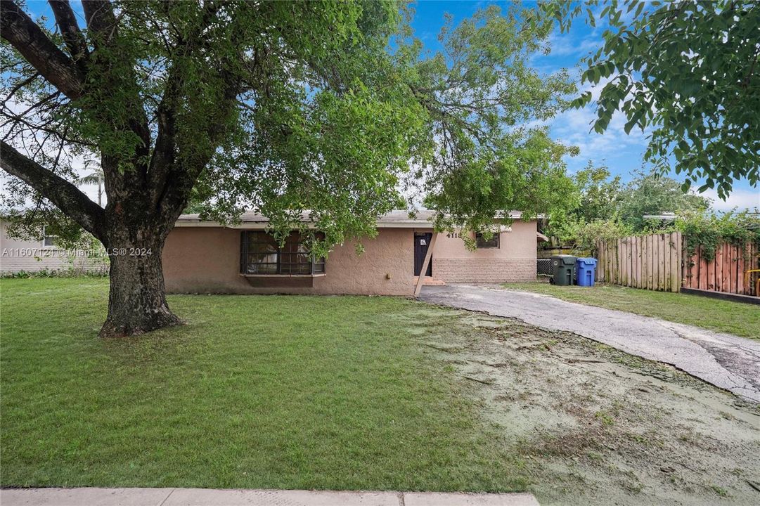 For Sale: $339,900 (3 beds, 2 baths, 1453 Square Feet)