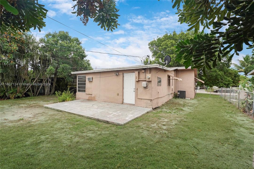 For Sale: $339,900 (3 beds, 2 baths, 1453 Square Feet)