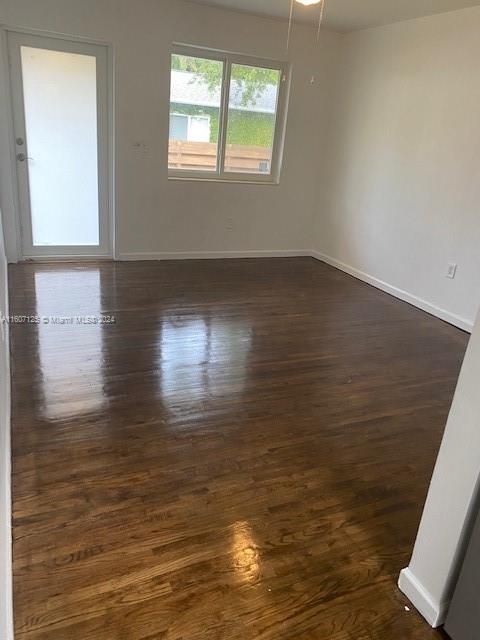 For Rent: $1,950 (1 beds, 1 baths, 550 Square Feet)