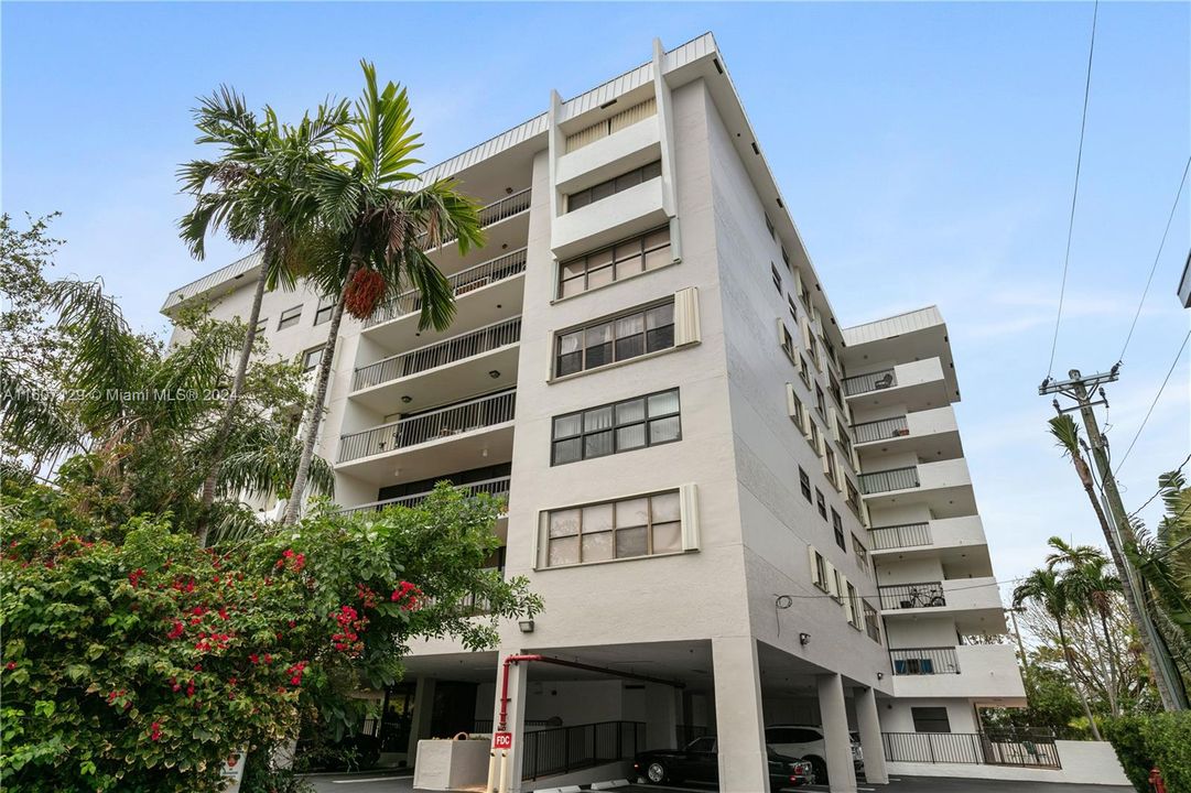 En Venta: $695,000 (2 camas, 2 baños, 1600 Pies cuadrados)