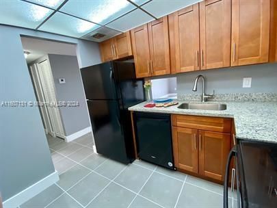 For Rent: $1,650 (1 beds, 1 baths, 840 Square Feet)