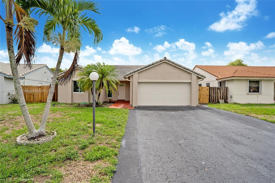 Active With Contract: $4,100 (3 beds, 2 baths, 1745 Square Feet)