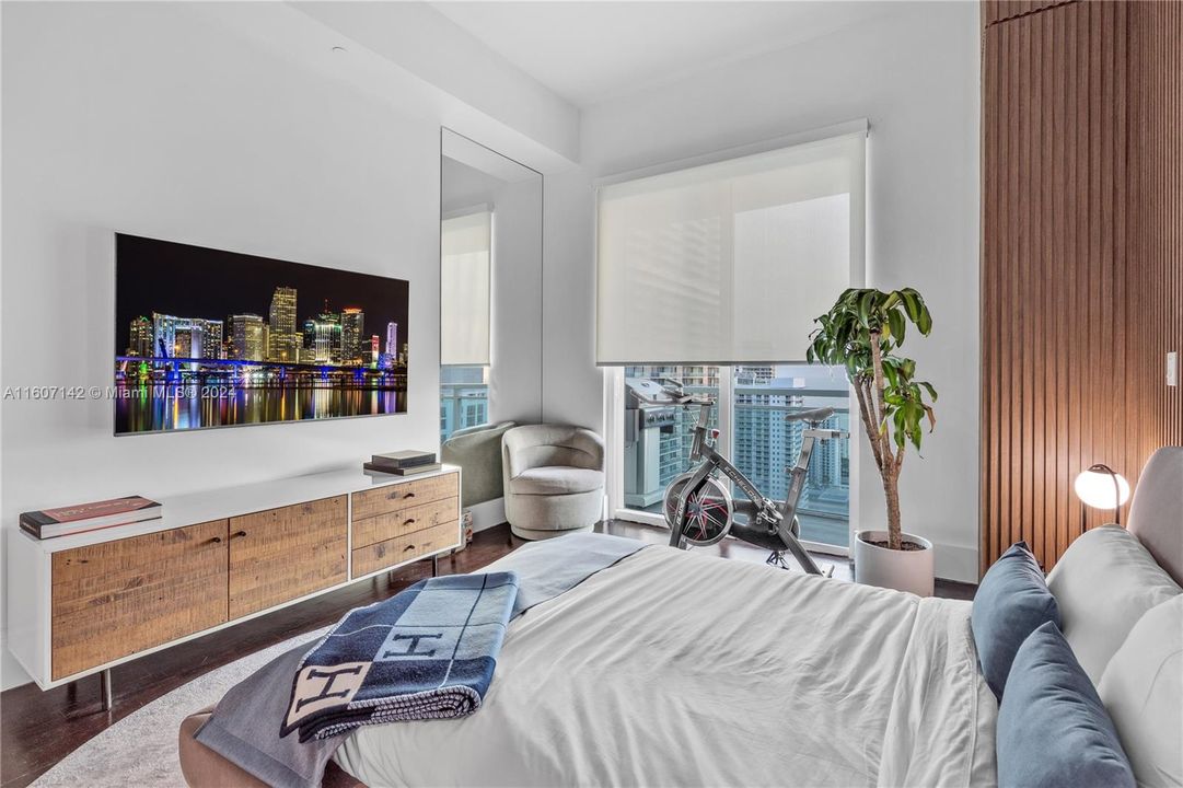 For Sale: $1,175,000 (2 beds, 2 baths, 1289 Square Feet)