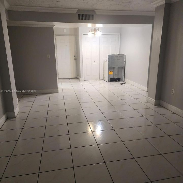 For Rent: $2,400 (2 beds, 2 baths, 990 Square Feet)
