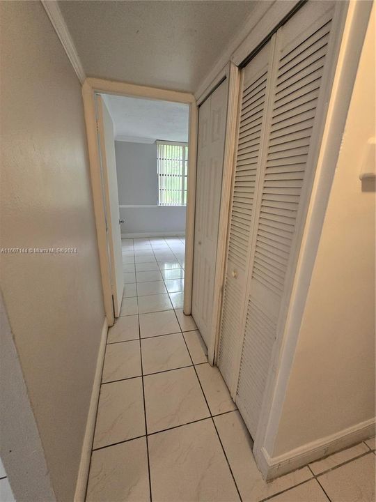 For Rent: $2,400 (2 beds, 2 baths, 990 Square Feet)