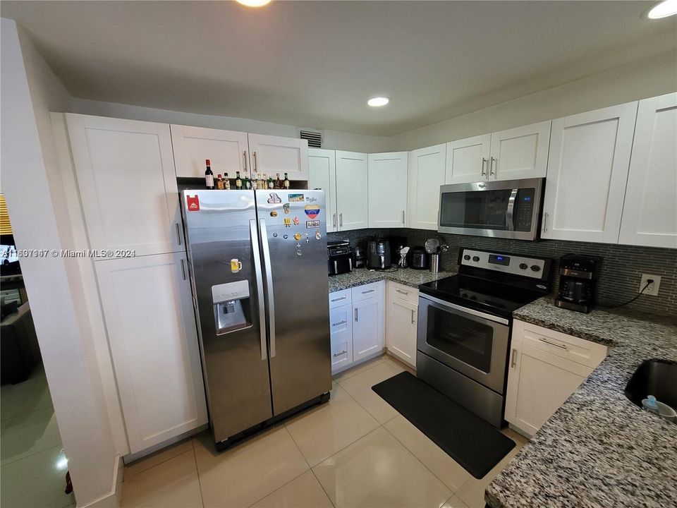 For Sale: $249,900 (2 beds, 2 baths, 1200 Square Feet)