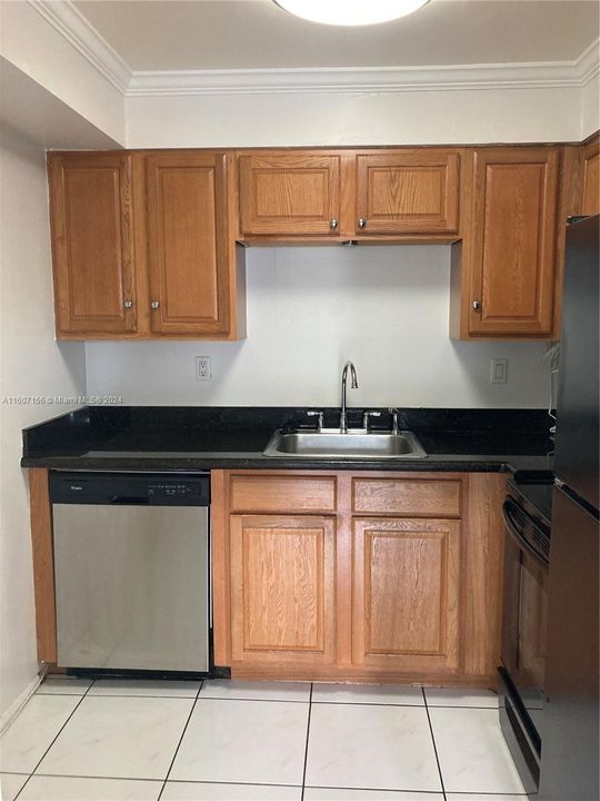 For Rent: $1,800 (1 beds, 1 baths, 620 Square Feet)