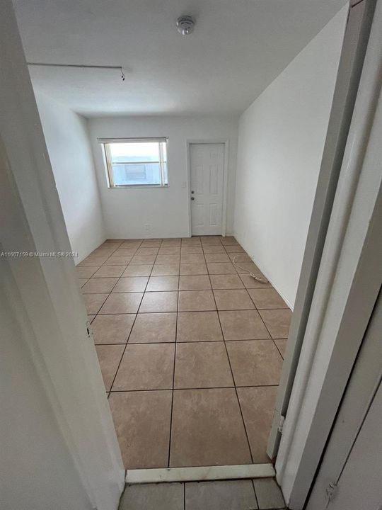 For Rent: $1,695 (1 beds, 1 baths, 562 Square Feet)