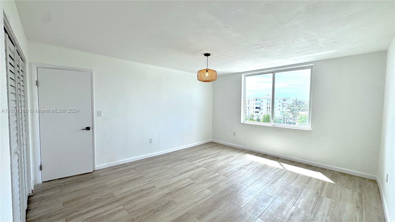 For Sale: $449,000 (2 beds, 2 baths, 1086 Square Feet)