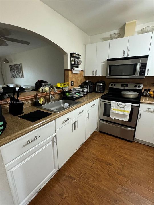 For Rent: $2,300 (2 beds, 2 baths, 986 Square Feet)