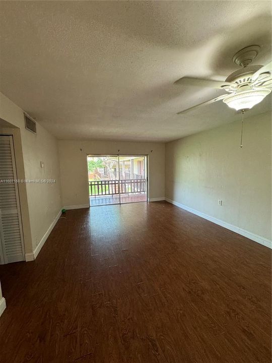 For Rent: $2,300 (2 beds, 2 baths, 986 Square Feet)