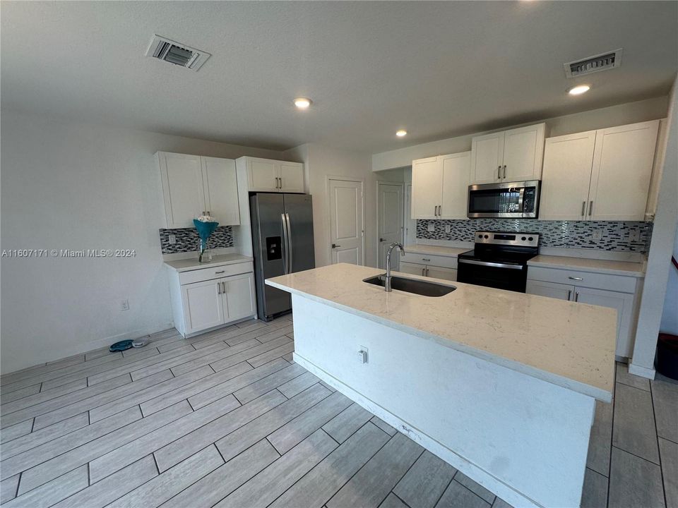 For Rent: $3,500 (4 beds, 2 baths, 2138 Square Feet)