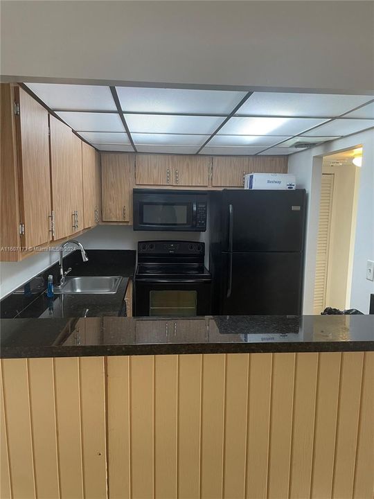 For Rent: $2,300 (2 beds, 2 baths, 884 Square Feet)