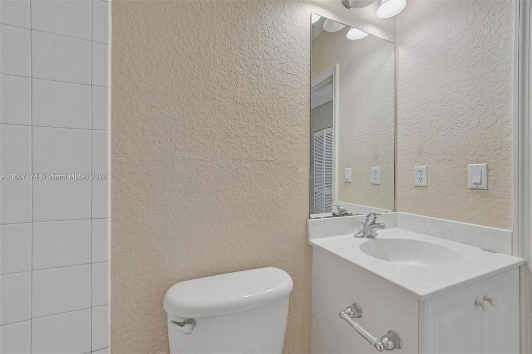 For Rent: $2,350 (3 beds, 2 baths, 1318 Square Feet)