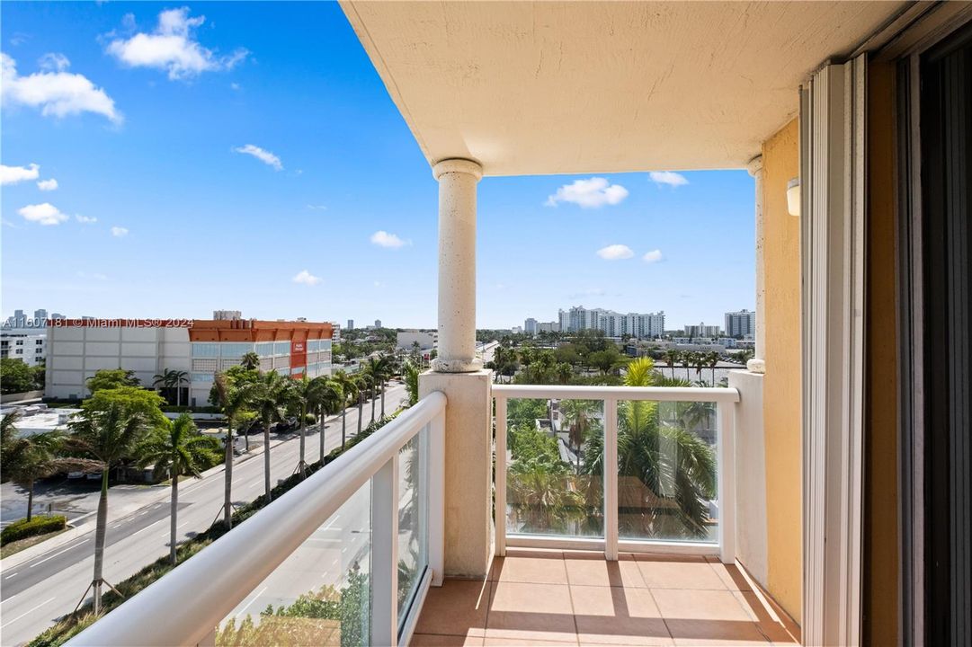 For Sale: $450,000 (2 beds, 2 baths, 1226 Square Feet)