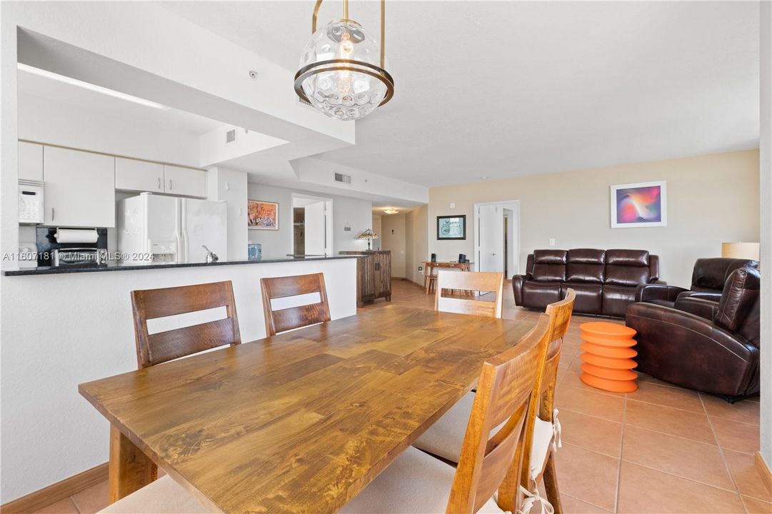 For Sale: $450,000 (2 beds, 2 baths, 1226 Square Feet)