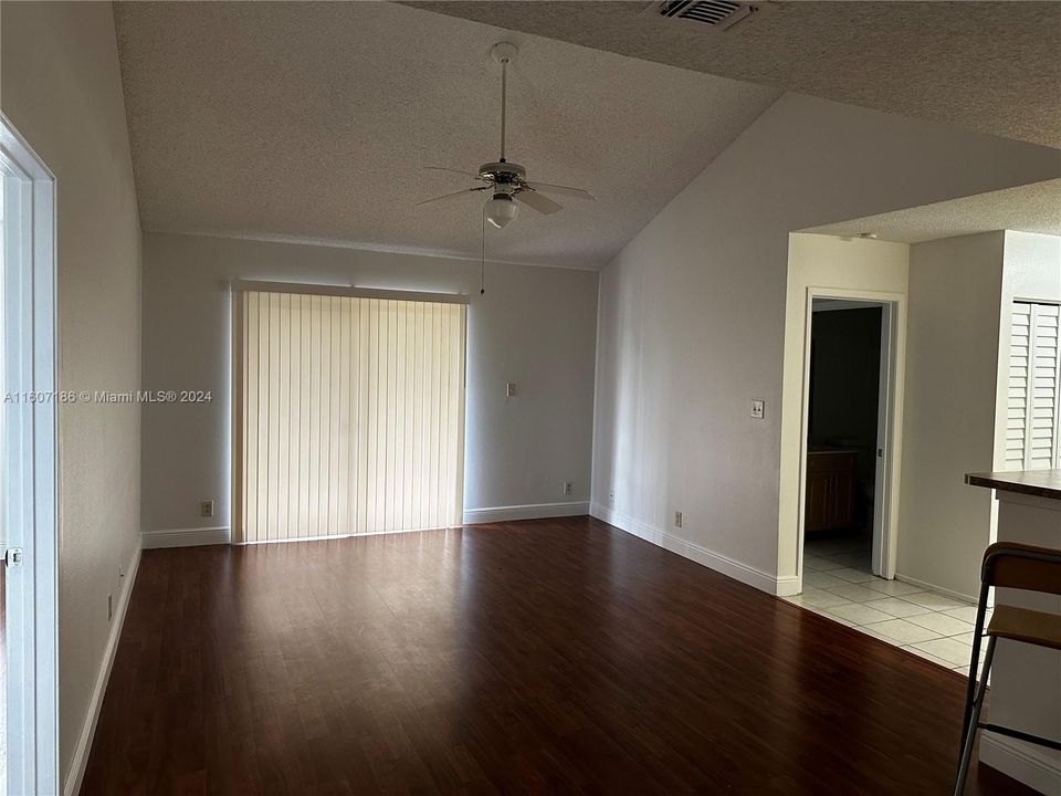 Recently Rented: $2,200 (2 beds, 2 baths, 1114 Square Feet)