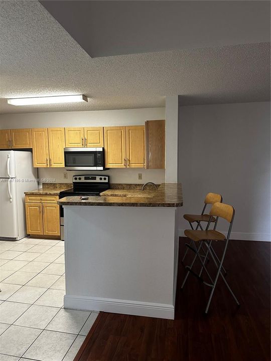 Recently Rented: $2,200 (2 beds, 2 baths, 1114 Square Feet)