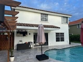 Recently Sold: $830,000 (3 beds, 2 baths, 2121 Square Feet)