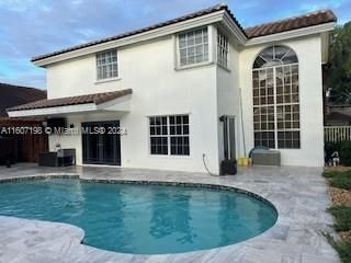 Recently Sold: $830,000 (3 beds, 2 baths, 2121 Square Feet)