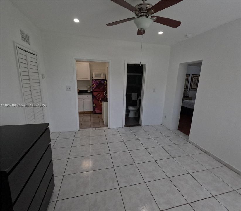 For Rent: $5,300 (5 beds, 3 baths, 2704 Square Feet)