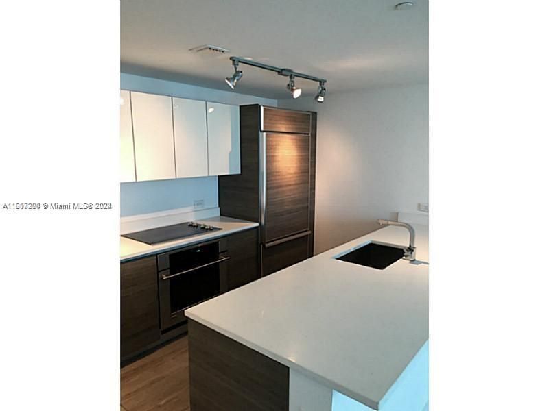 Recently Rented: $4,000 (2 beds, 2 baths, 1195 Square Feet)