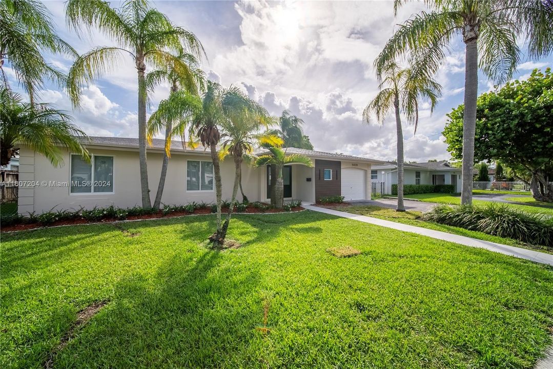 Active With Contract: $6,400 (3 beds, 2 baths, 1894 Square Feet)