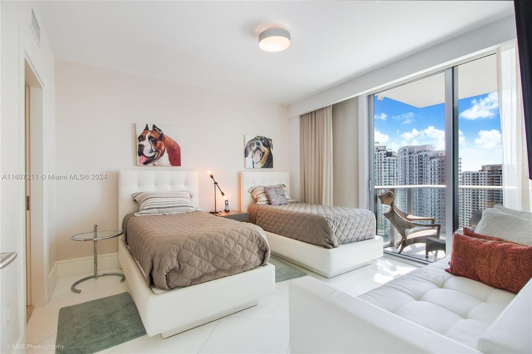 For Sale: $1,195,000 (2 beds, 2 baths, 1500 Square Feet)