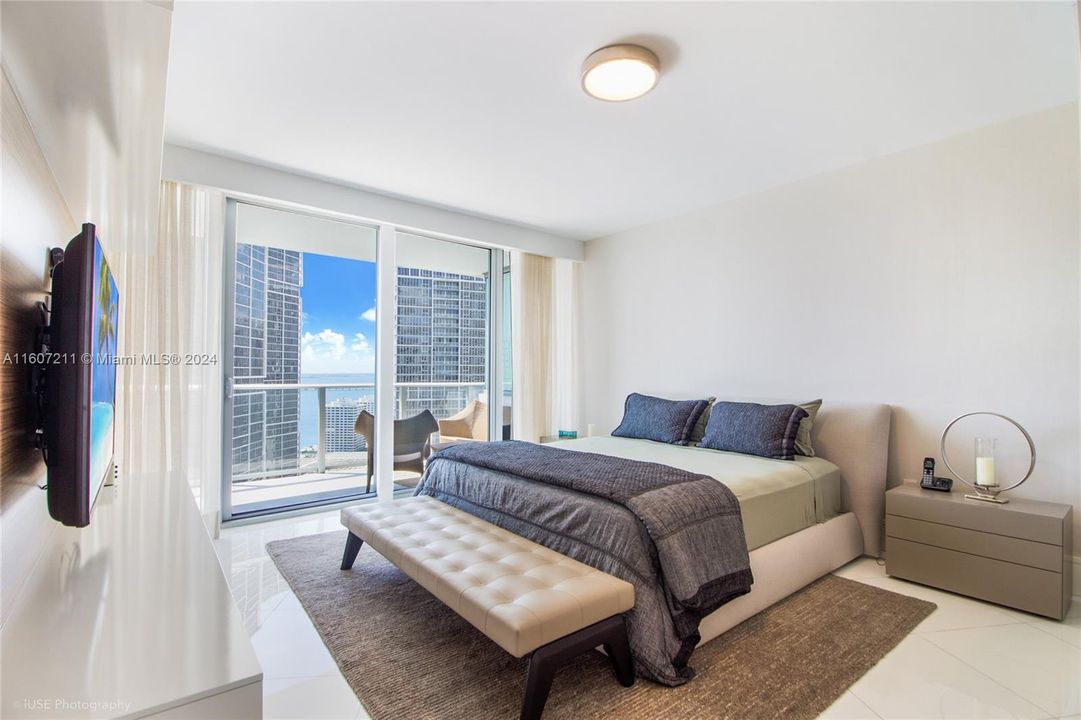 For Sale: $1,195,000 (2 beds, 2 baths, 1500 Square Feet)