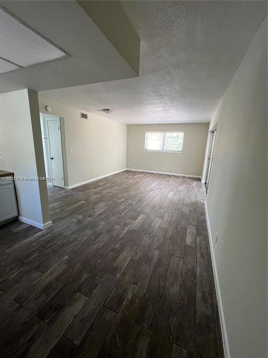 For Rent: $2,500 (2 beds, 1 baths, 850 Square Feet)