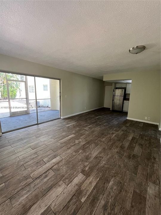 For Rent: $2,500 (2 beds, 1 baths, 850 Square Feet)