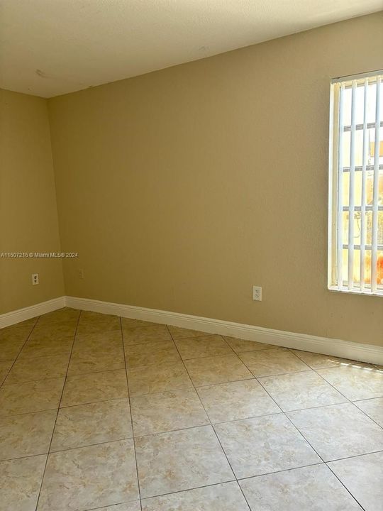 For Rent: $2,200 (2 beds, 2 baths, 870 Square Feet)