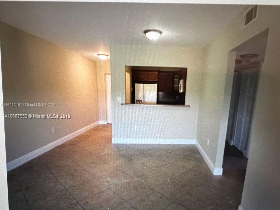 For Rent: $2,200 (2 beds, 2 baths, 870 Square Feet)