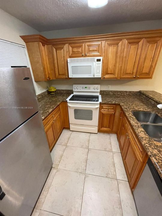 For Sale: $180,000 (1 beds, 1 baths, 700 Square Feet)